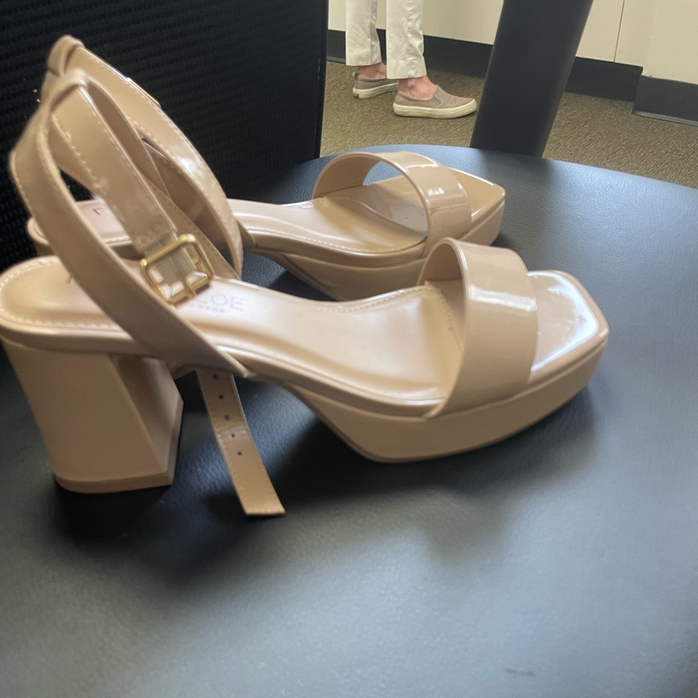 Rachel Zoe sandal size 6.5